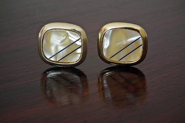 Selecting Elegant Cufflinks and Tie Bars for a Polished Look